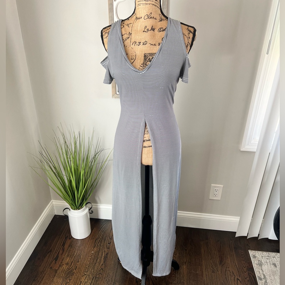 Maxi Off-Shoulder Top - Picture 5 of 7